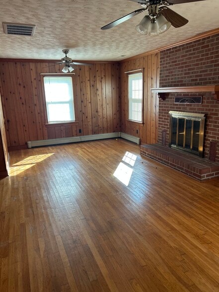Family Room - 10122 Pollard Creek Rd