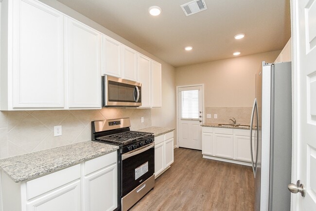 Building Photo - 14042 Chinook Dr