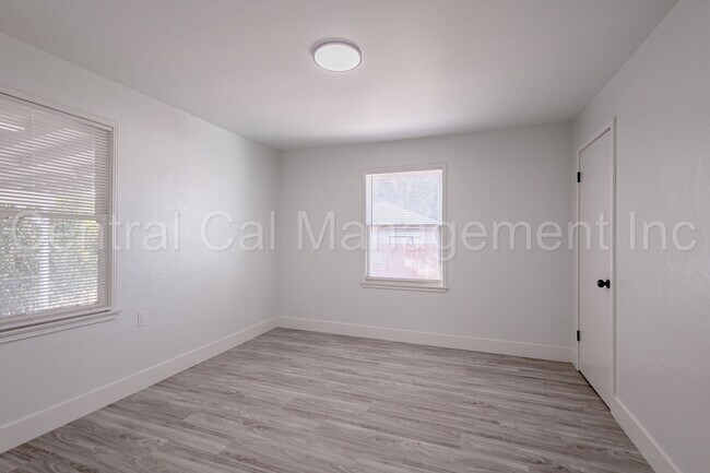 Building Photo - 341 Laurel Ave
