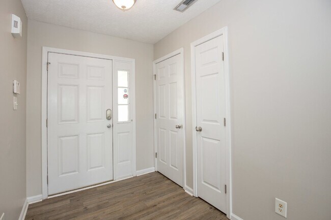 Building Photo - Charming 3 Bed, 2 Bath Rental Home in Raeford, NC - Don't Miss Out!