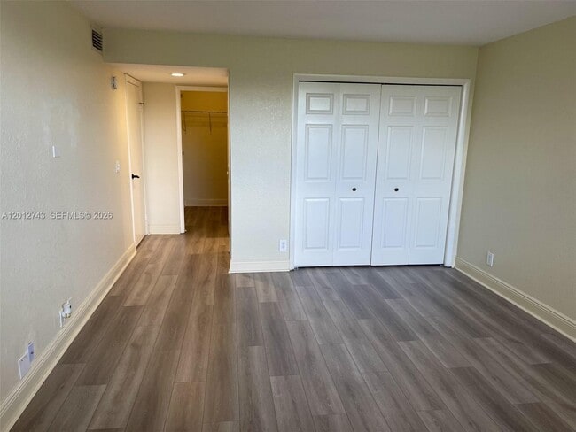 Building Photo - 491 Racquet Club Rd