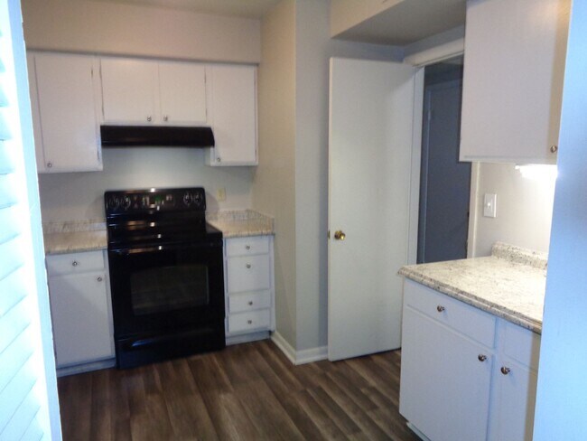 Building Photo - Heather Hills-Townhouse For Rent