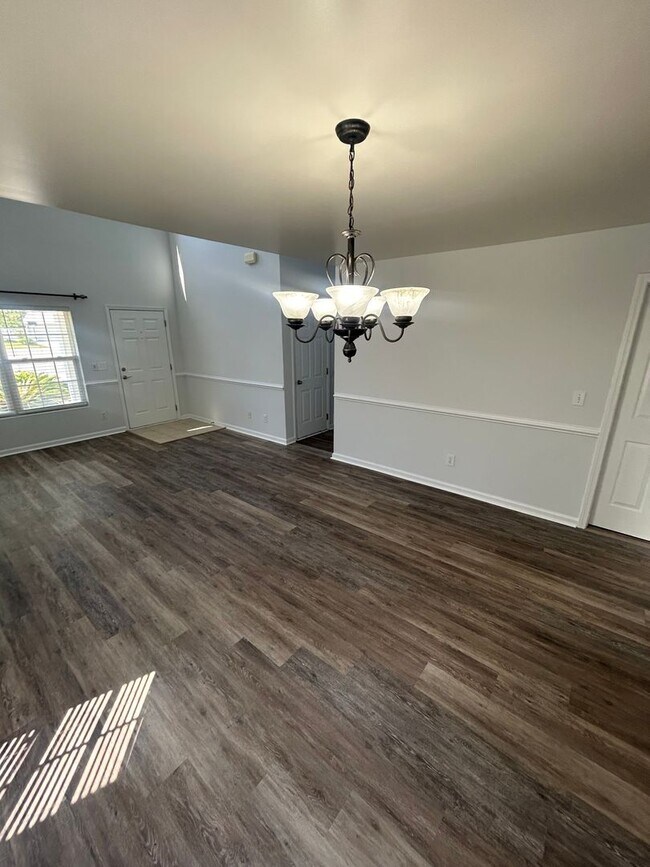 Building Photo - Great 4-Bedroom, 2.5-Bath