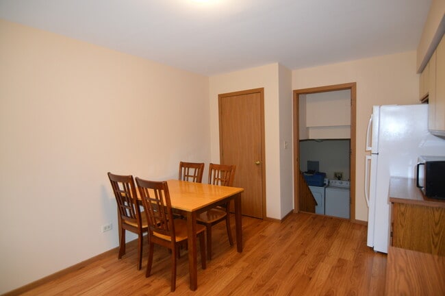 Building Photo - 102 Lotus Ave