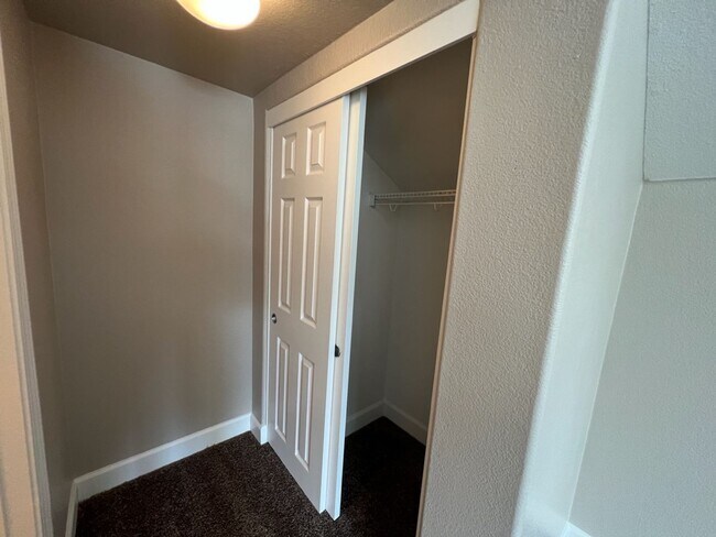Building Photo - 4 bedroom home with 3 car garage in Patterson!