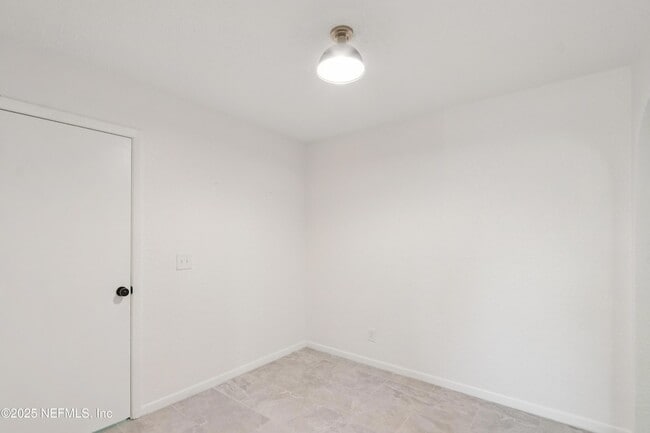 Building Photo - 409 Sailfish Dr E