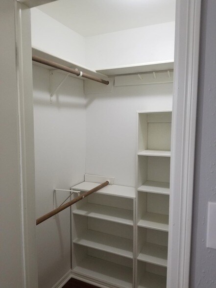 Building Photo - 3911 Brightwood Dr
