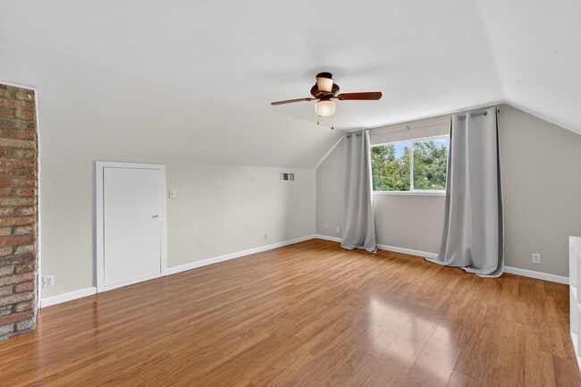 Building Photo - 420 Colusa Pl