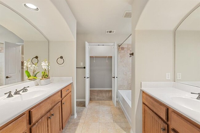 Building Photo - 8917 Old Lampasas Trail