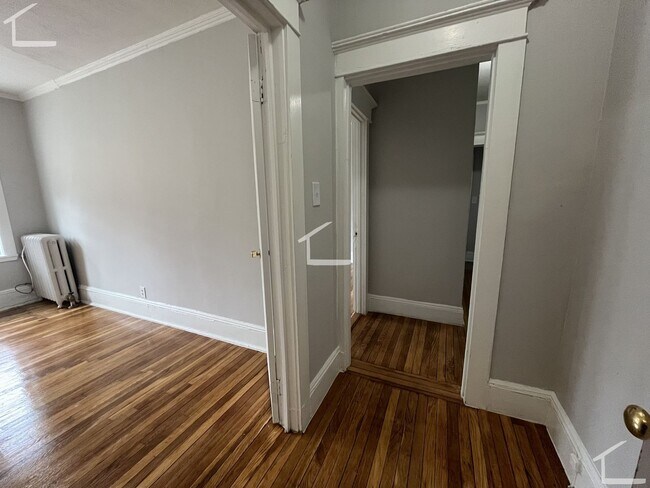 Building Photo - Renovated 1 bed 1 bath in Allston!