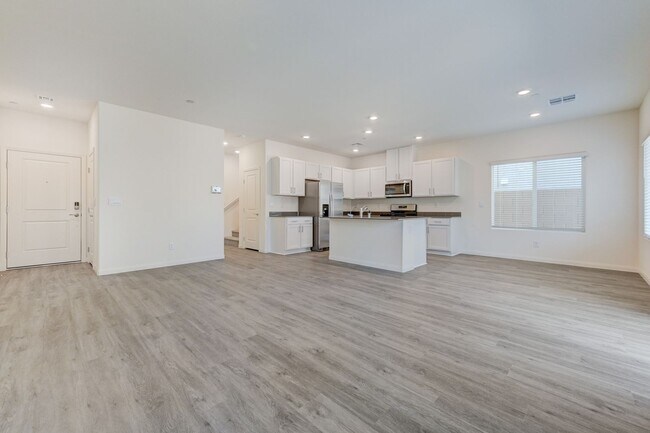 Building Photo - Newly Built 4 bedrooms in Cadence