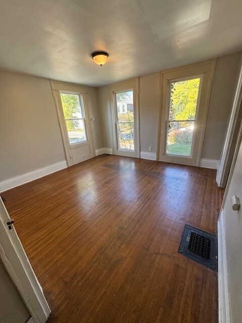 Building Photo - 46 Alexander St