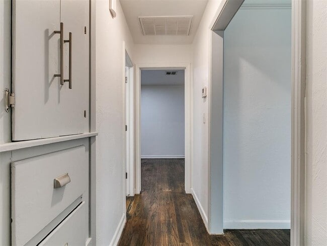 Building Photo - 1338 South Dr