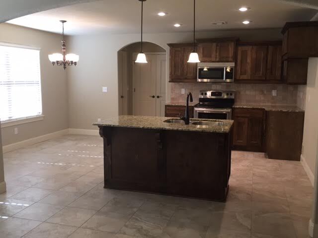 Building Photo - 2905 SW Tanglewood Ave