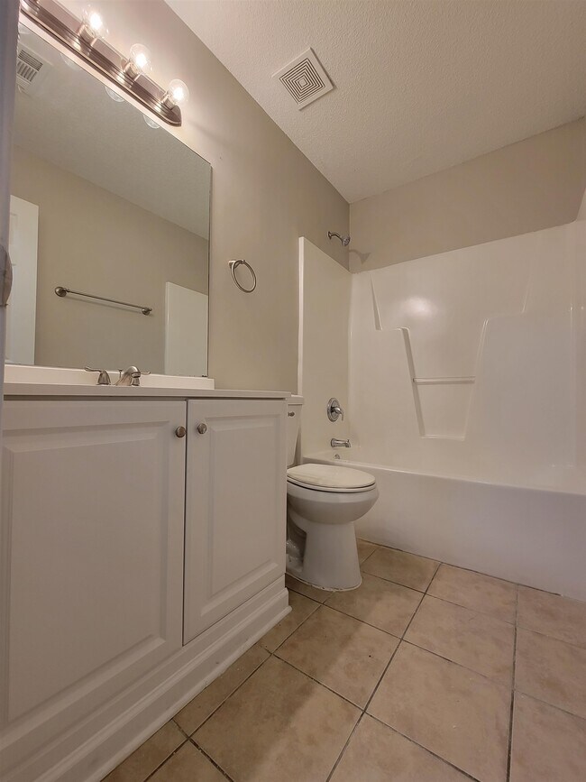 Building Photo - 7025 Stoneridge Dr
