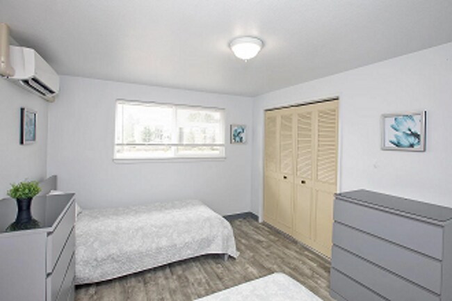 Building Photo - Corvallis Triplex