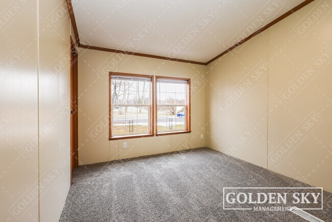 Building Photo - 7709 E Gloucester Rd