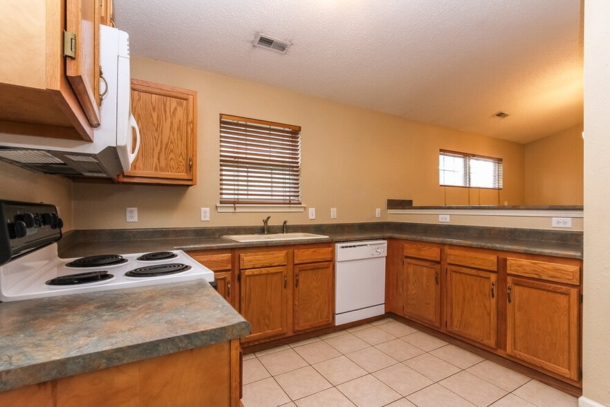 Building Photo - 15281 Ten Point Dr