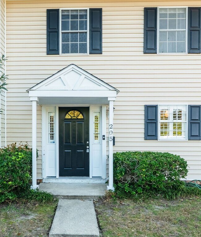 Building Photo - Life at the Heart of Lowcountry Living in Mt. Pleasant!