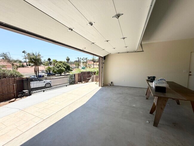 Building Photo - 1522-30 Falda Del Cerro Ct