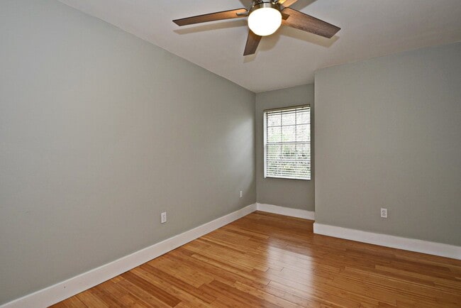 Building Photo - Colonialtown North 3BR – Prime Mills 50 Location