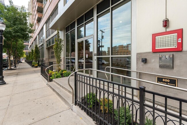 Building Photo - 800 Jackson St