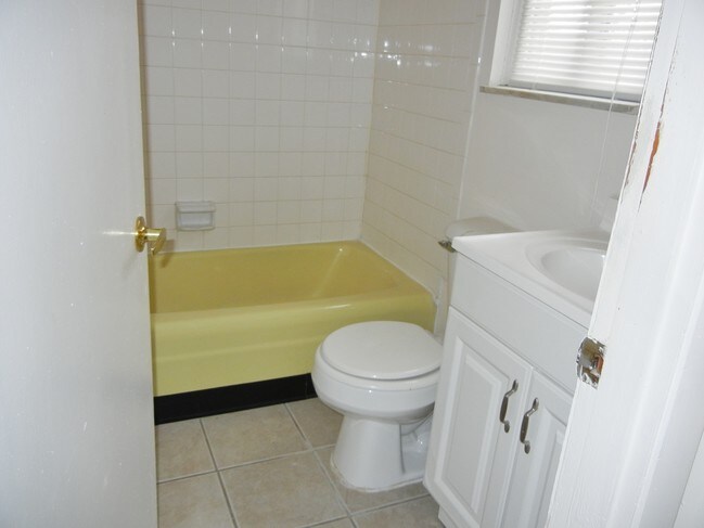 Building Photo - 445 Hunter Ave