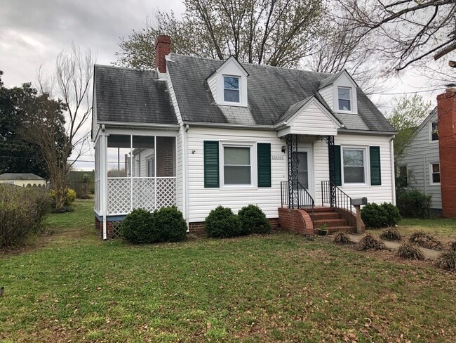 Building Photo - Bungalow on Fulton Hill