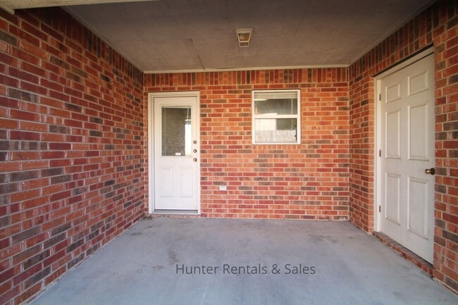 Building Photo - What's Not To Love?