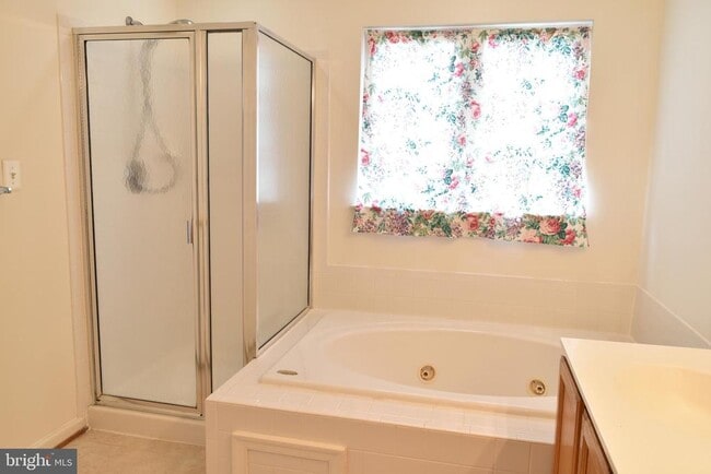 Building Photo - 2542 Banshire Dr