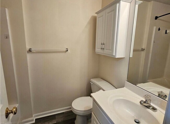 Building Photo - 2nd-level, 2-bedroom, 2-full bath condo