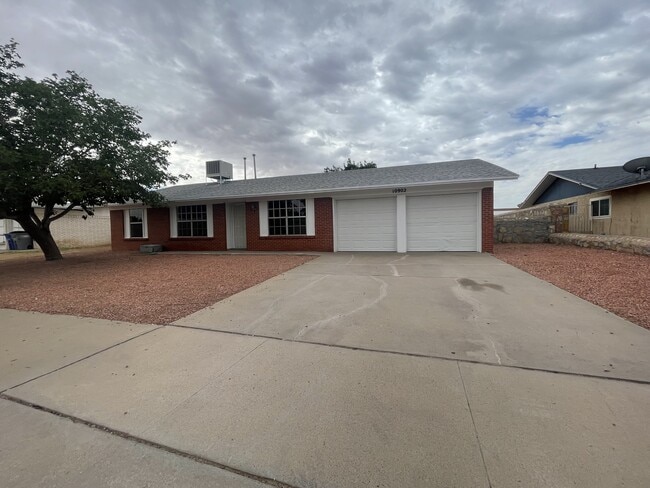 Building Photo - 10902 Bywood Dr