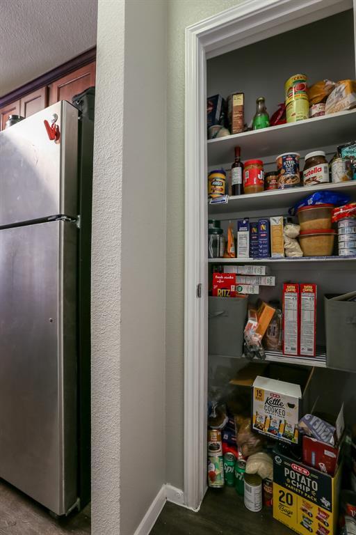 Building Photo - 910 W 25th St