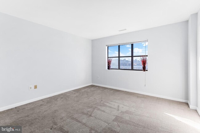 Building Photo - 2702 Lighthouse Point E