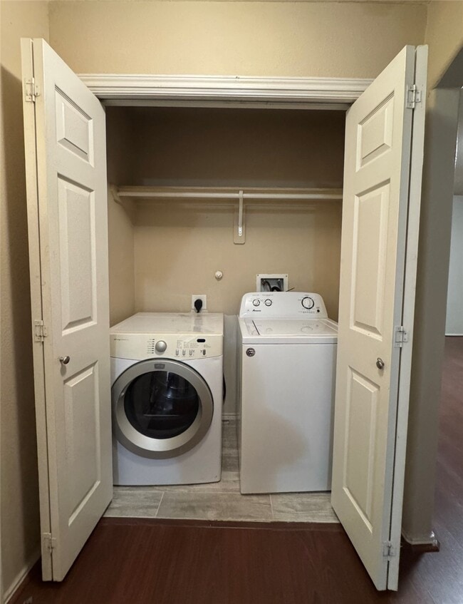 Building Photo - 7823 Crescent Village Ln