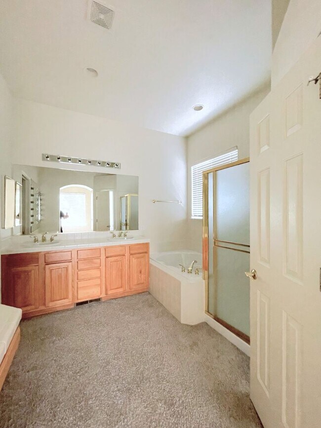 Building Photo - 1115 Waverly Dr