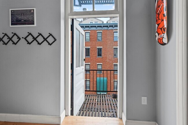 Building Photo - 187 Wayne St