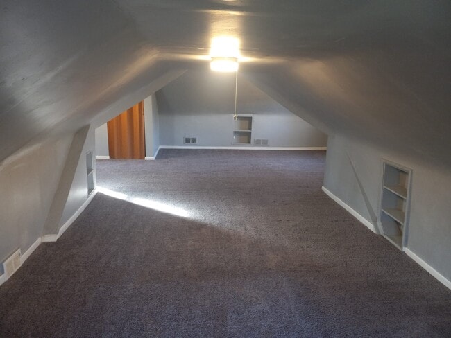 Building Photo - 10040 Mansfield St