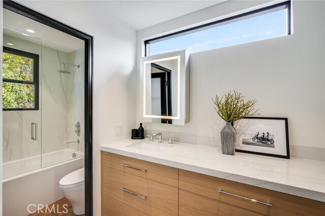 Building Photo - 427 Santa Ana Ave