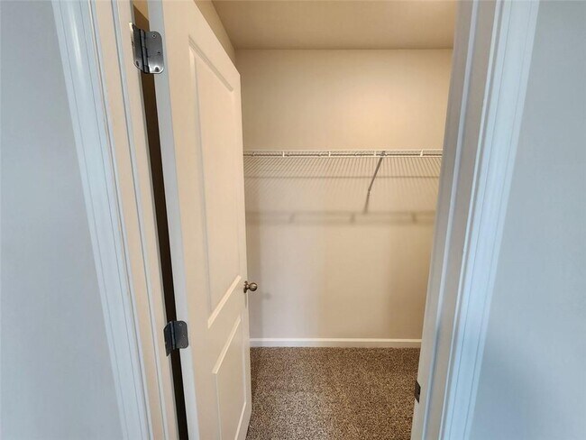 Building Photo - 235 Vly Oak Dr