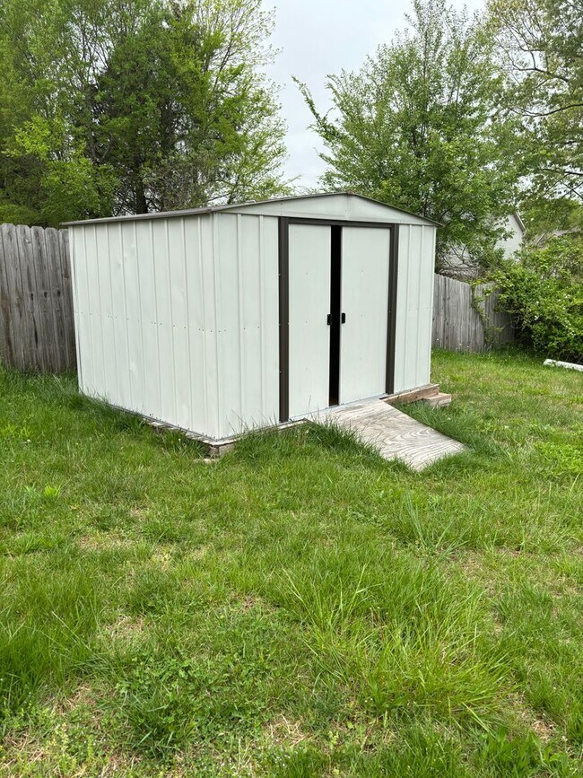 Building Photo - 2863 Rome Ln