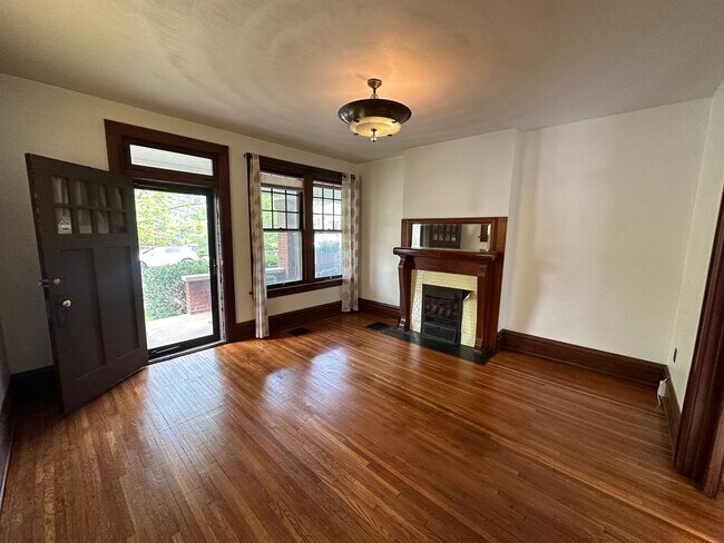 Building Photo - Thurman Ave 273-275 WAG