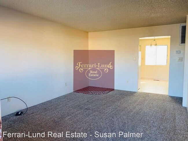 Building Photo - 3 br, 2.5 bath House - 1410 E 9th Street #1