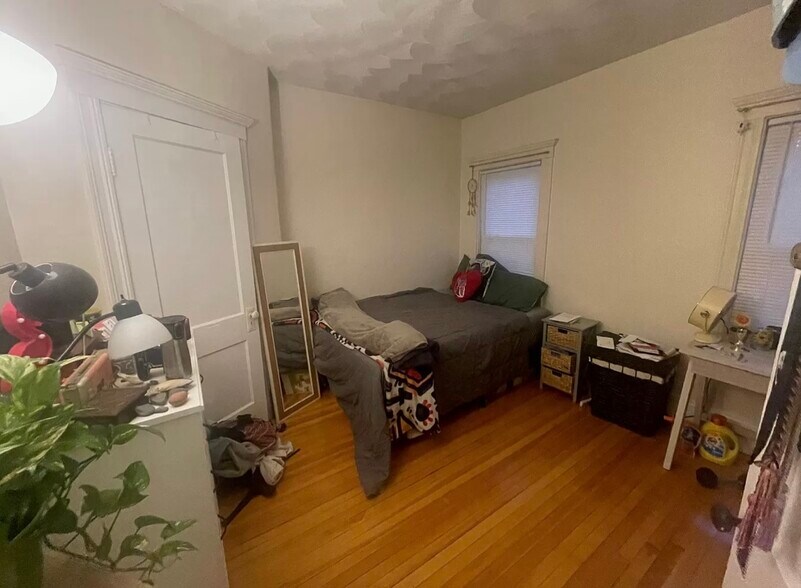 Building Photo - 10 Pinkham Rd