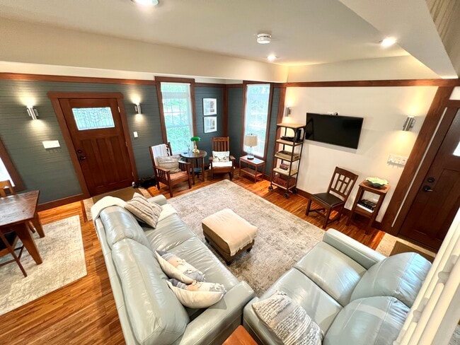 Building Photo - 1003 Court St