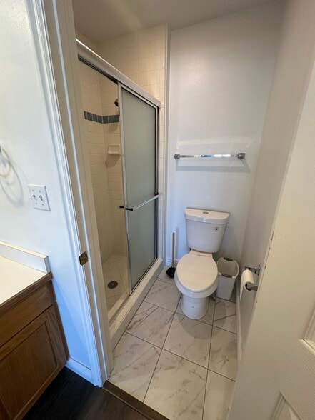 Building Photo - 1559 N Riverside Ave #10