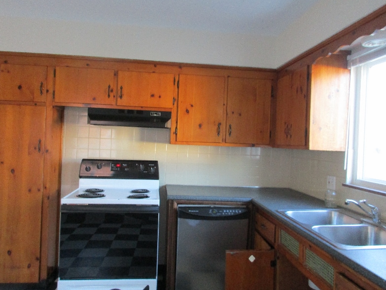 Building Photo - 1862 Kentwell Rd