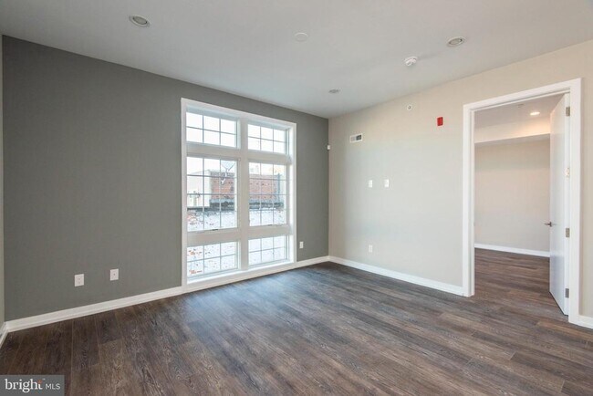 Building Photo - 1340 S 13th St