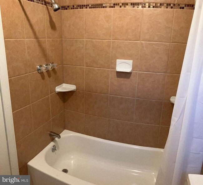 Building Photo - 2303 Catharine St