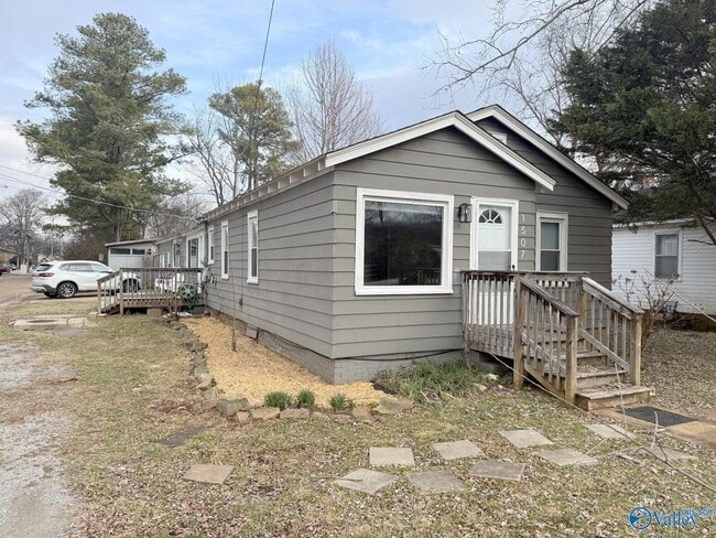 Building Photo - 1507 McCullough Ave NE